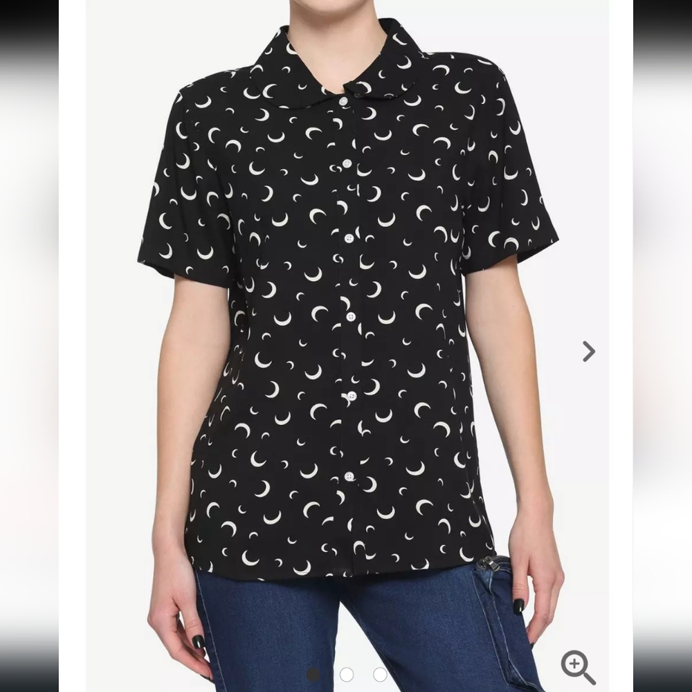 Hot Topic Crescent Moon Button up Shirt Sz.S NWT